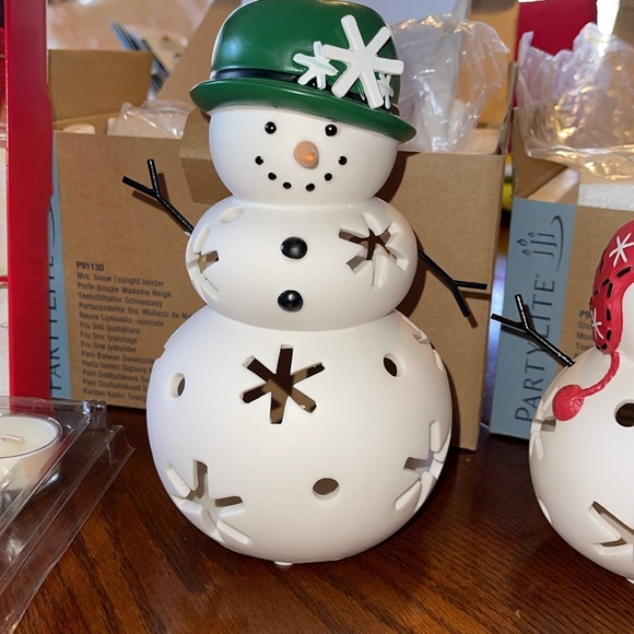 Snowman family candle holders - Picture 3 of 11